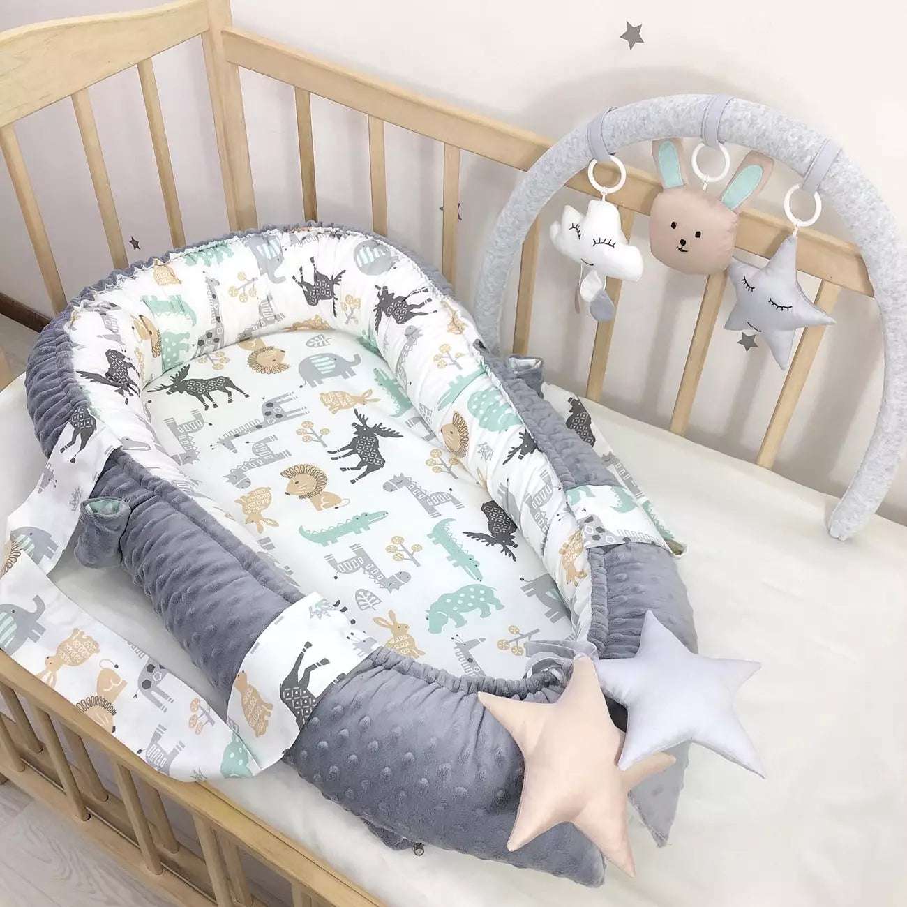 Baby nest “Grey animal pattern” - Baby Bedding Worlds