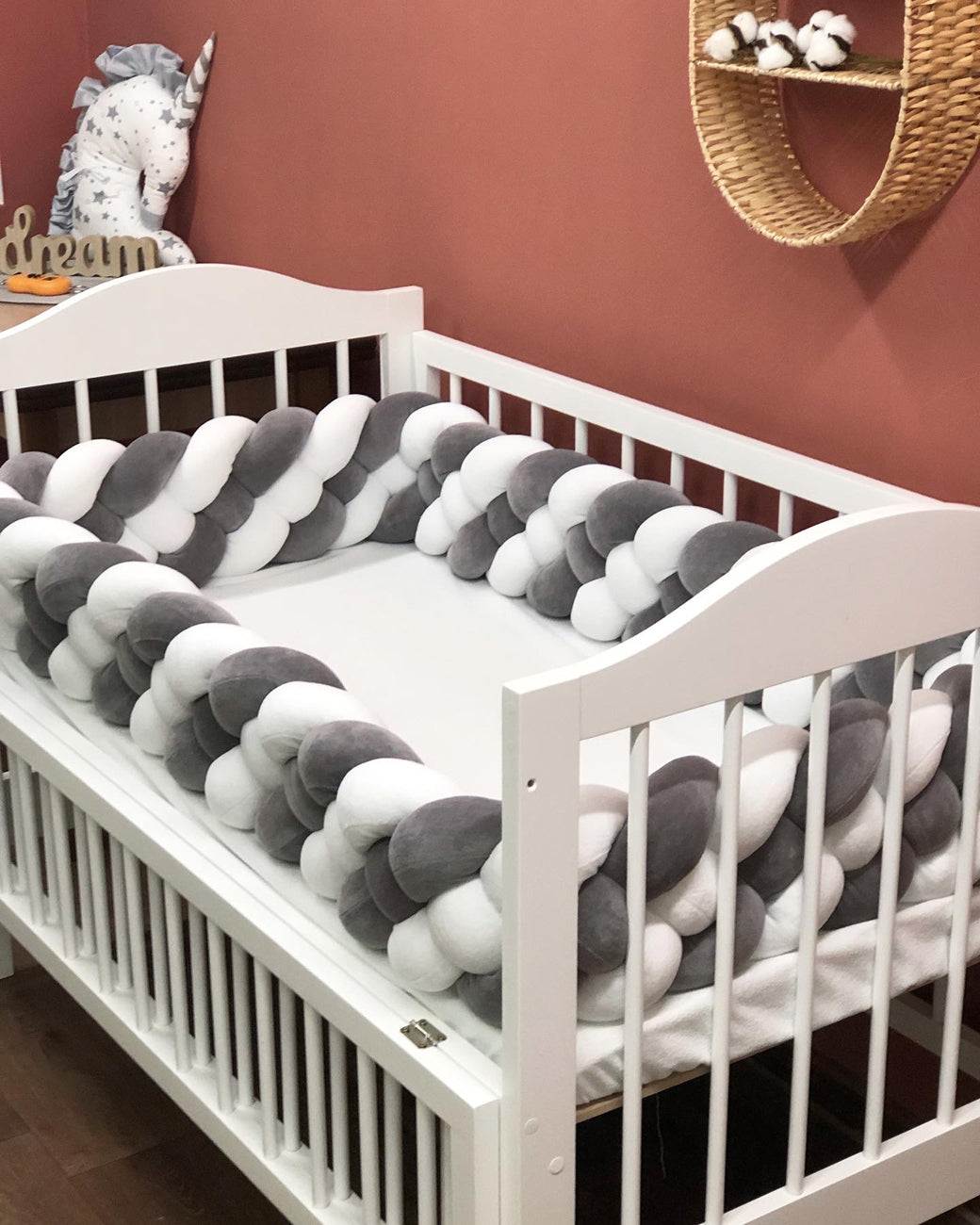 Braided bumper in gray and white colors - Baby Bedding Worlds