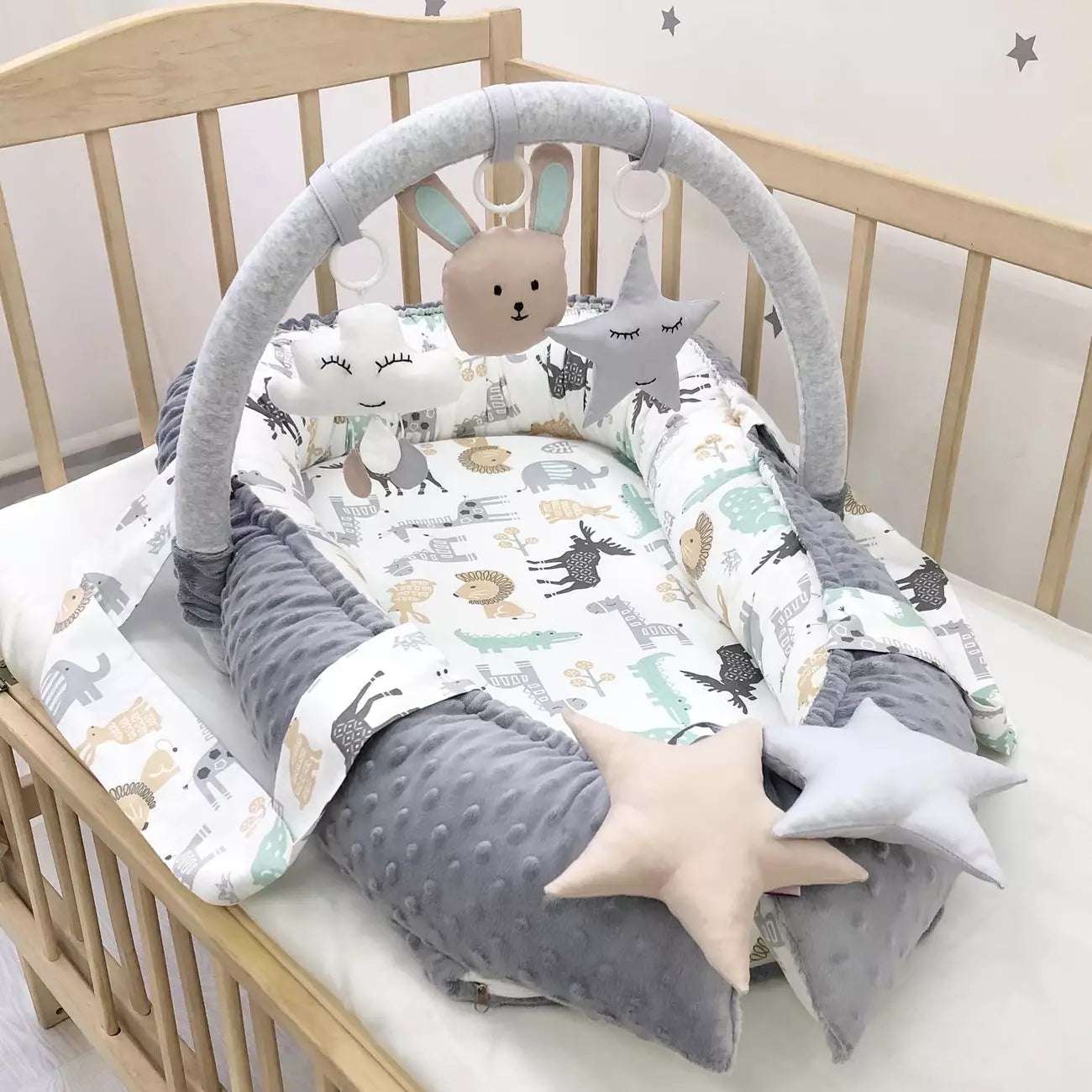 Baby nest “Grey animal pattern” - Baby Bedding Worlds