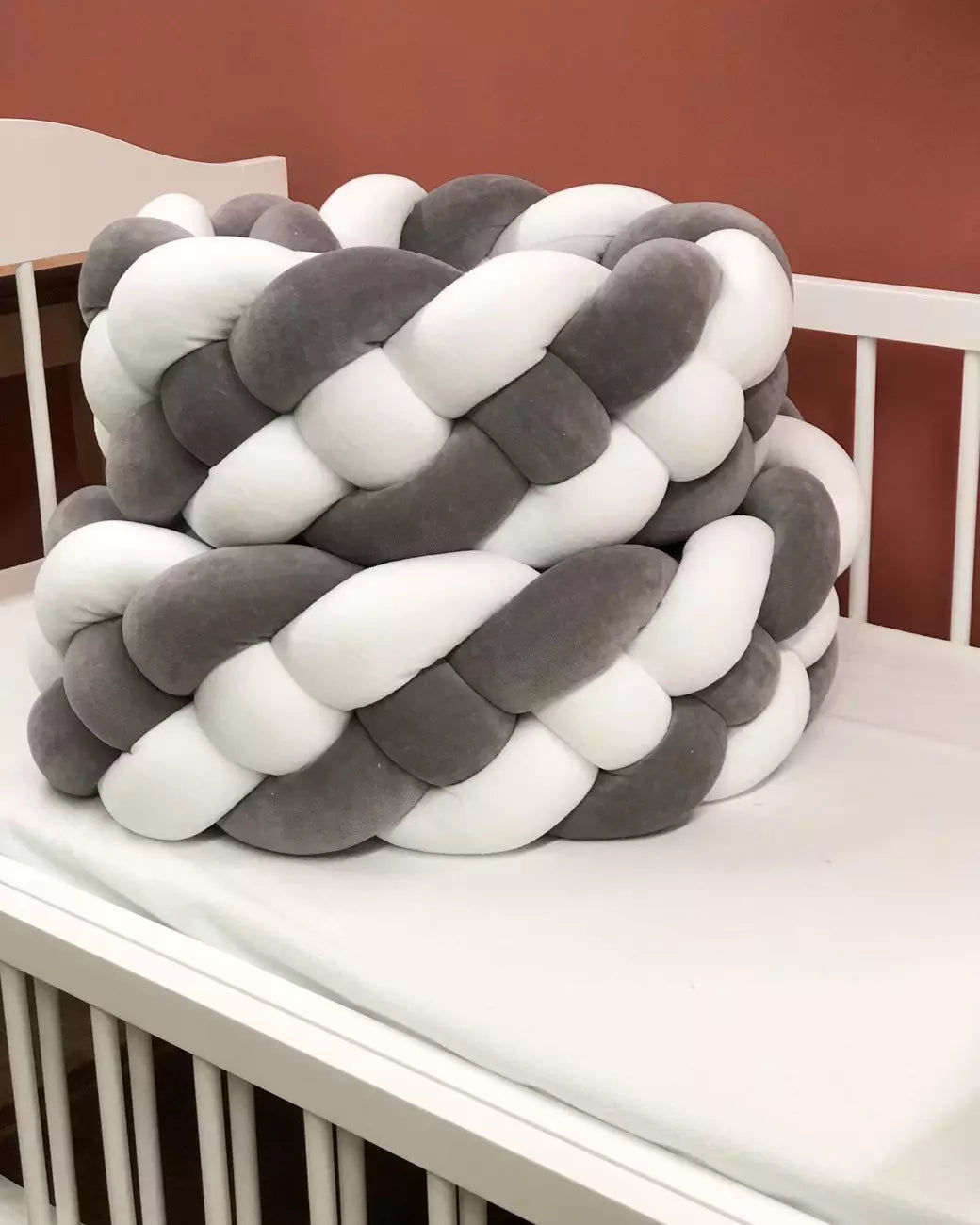 Braided bumper in gray and white colors - Baby Bedding Worlds