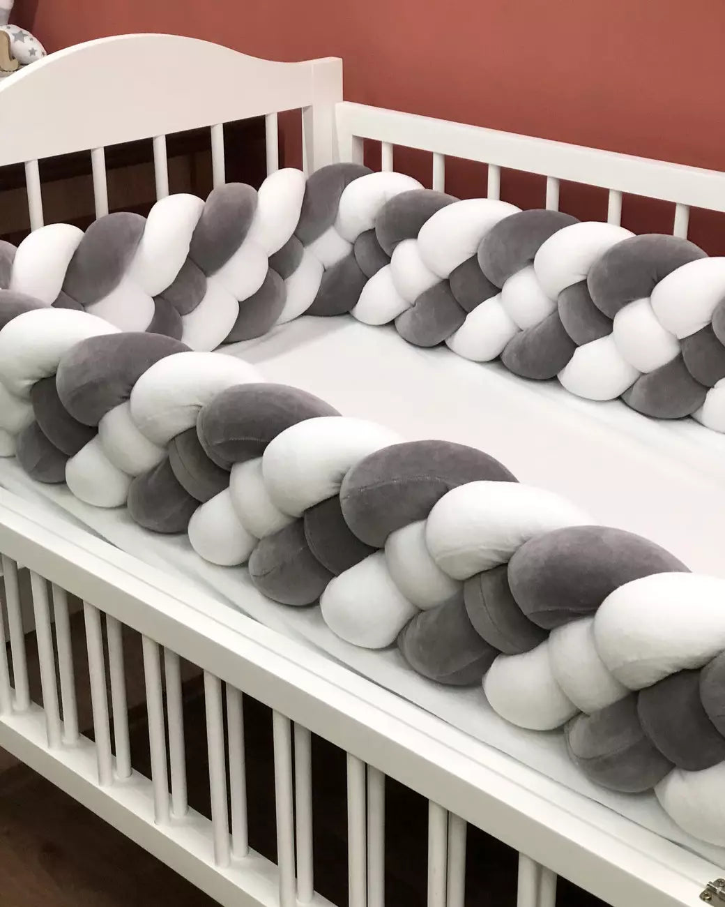 Braided bumper in gray and white colors - Baby Bedding Worlds