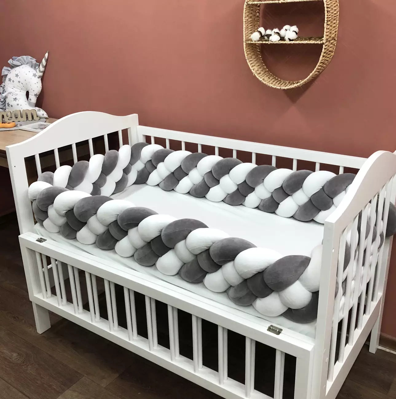 Braided bumper in gray and white colors - Baby Bedding Worlds