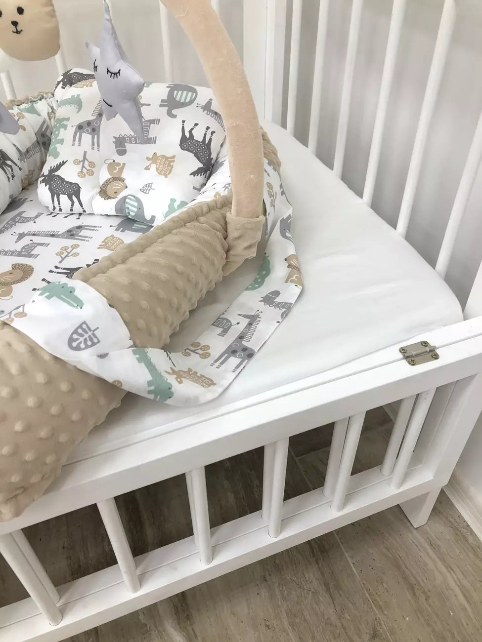 Baby nest beige”Animal pattern“ - Baby Bedding Worlds