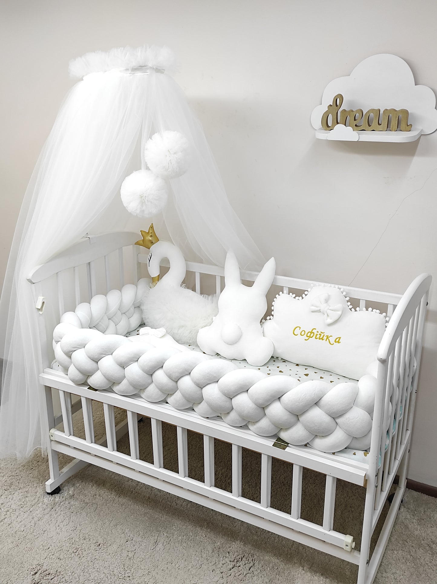 "Pure White & Golden Royalty" – 8-Piece Luxury 4-Strand Crib Suite