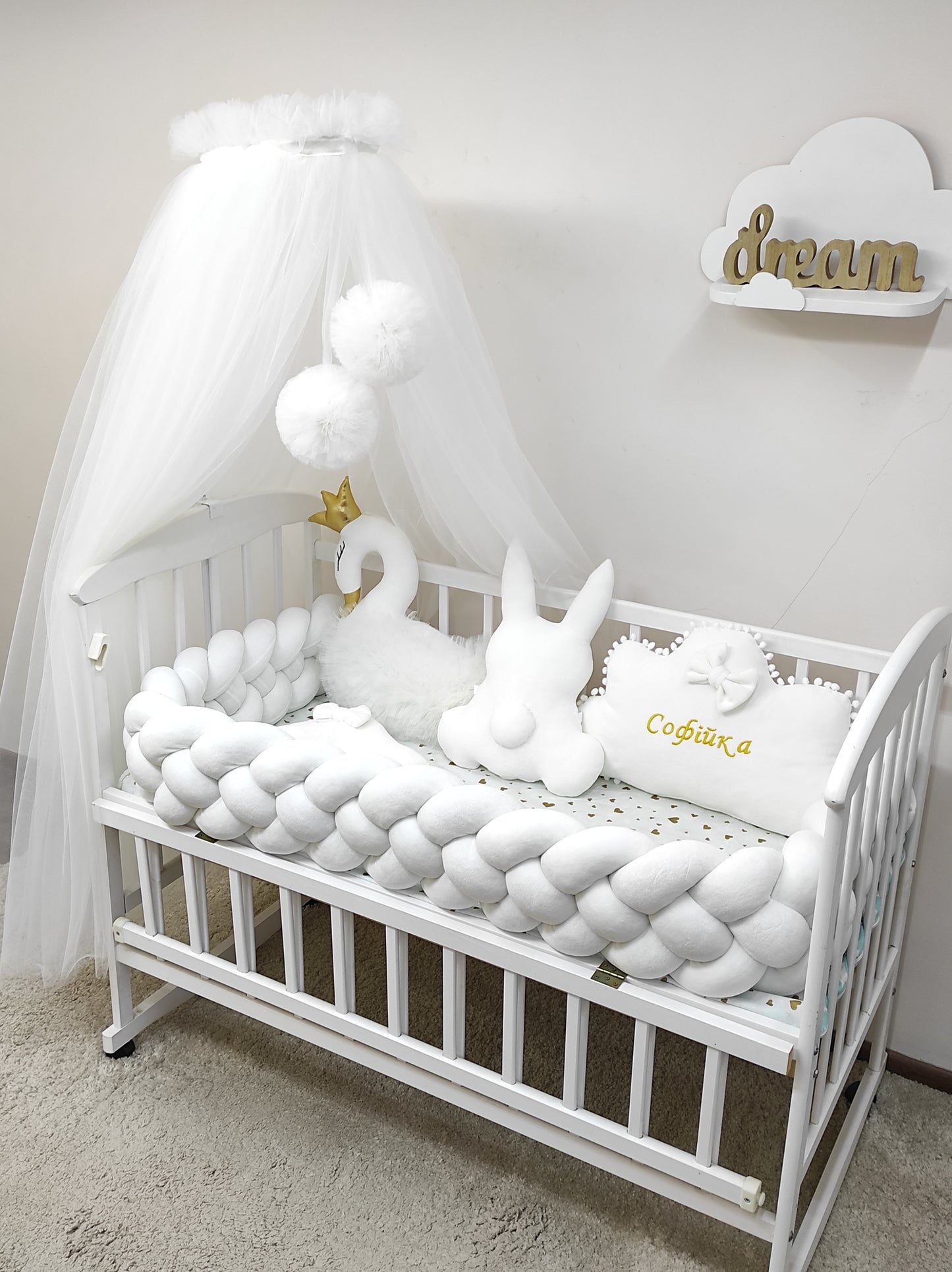 "Pure White & Golden Royalty" – 8-Piece Luxury 4-Strand Crib Suite