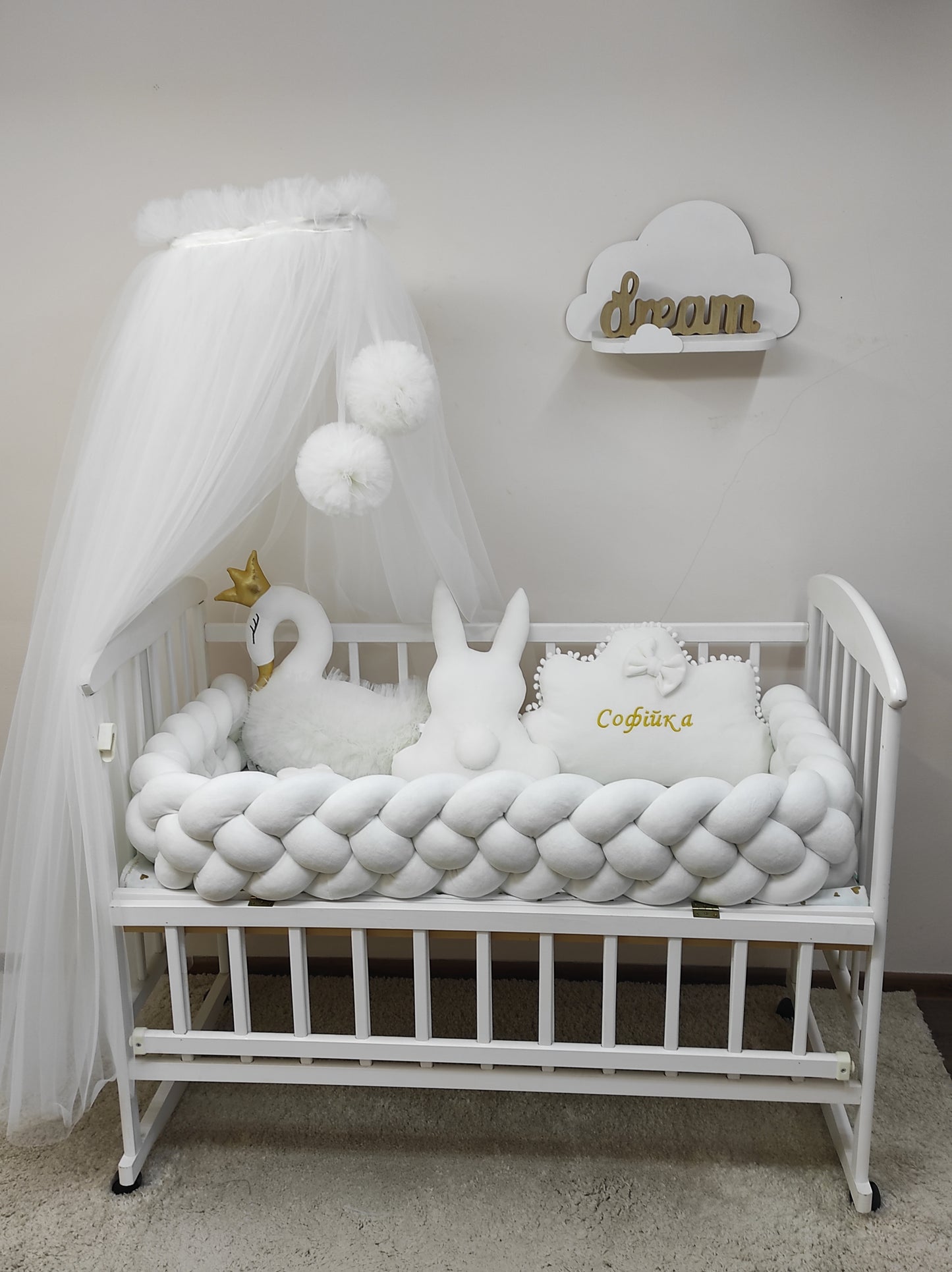"Pure White & Golden Royalty" – 8-Piece Luxury 4-Strand Crib Suite