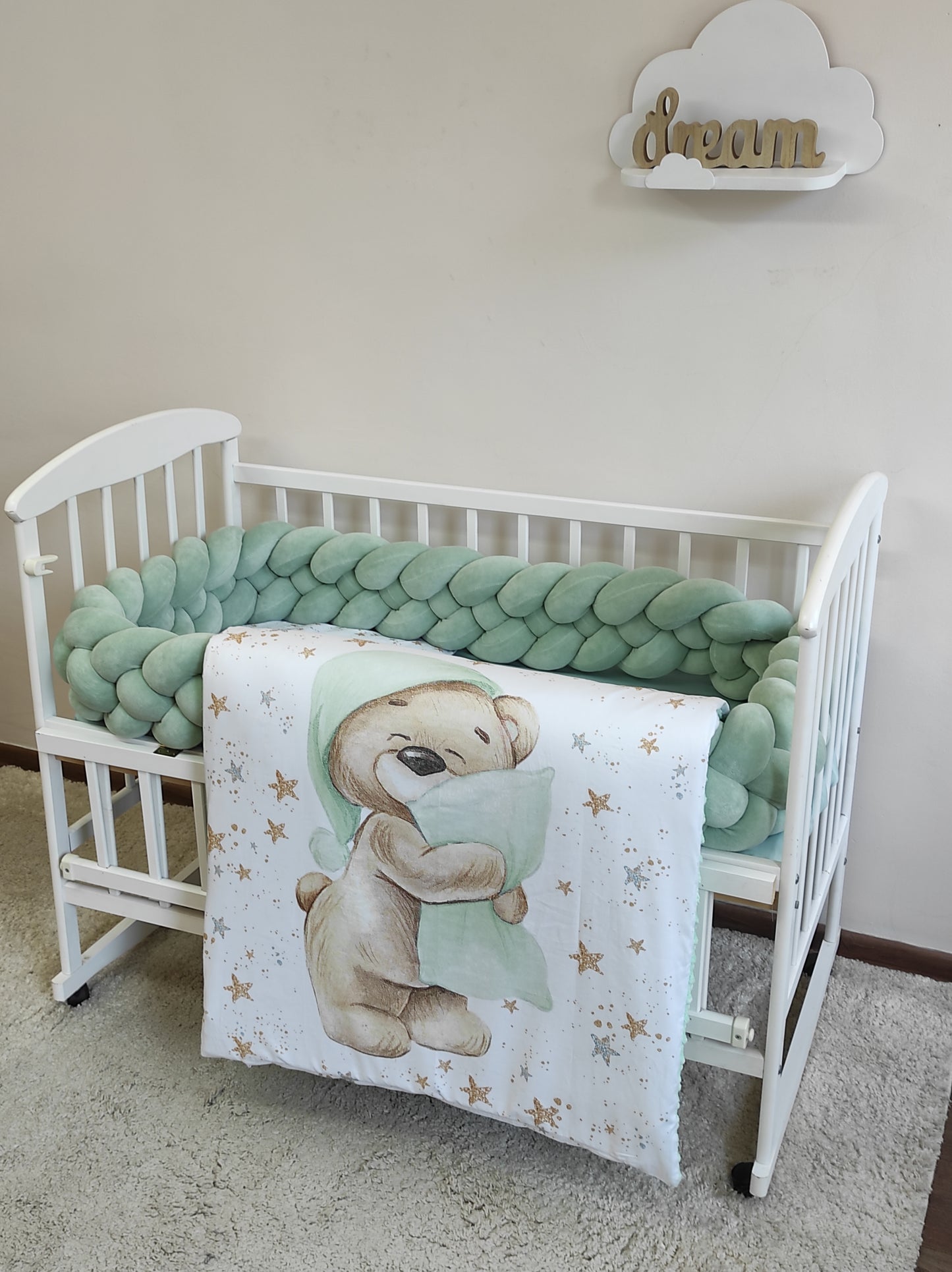 Pistachio Hug Crib Set