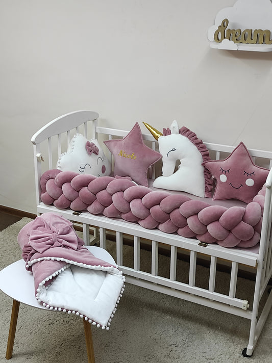 Antike Rosen-Einhorn-Magie | 8-teiliges personalisiertes Luxus-Kinderzimmerset