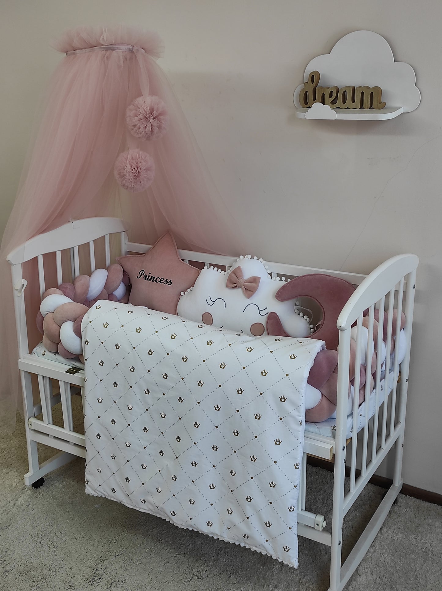 The Royal Lullaby: A Masterpiece of Comfort & Grace