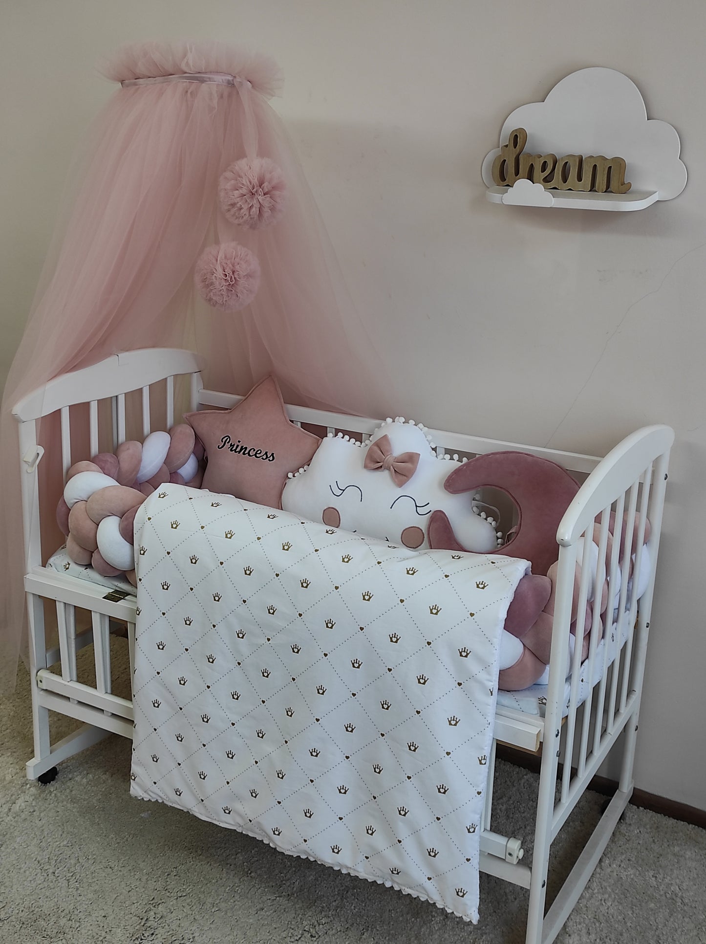 The Royal Lullaby: A Masterpiece of Comfort & Grace