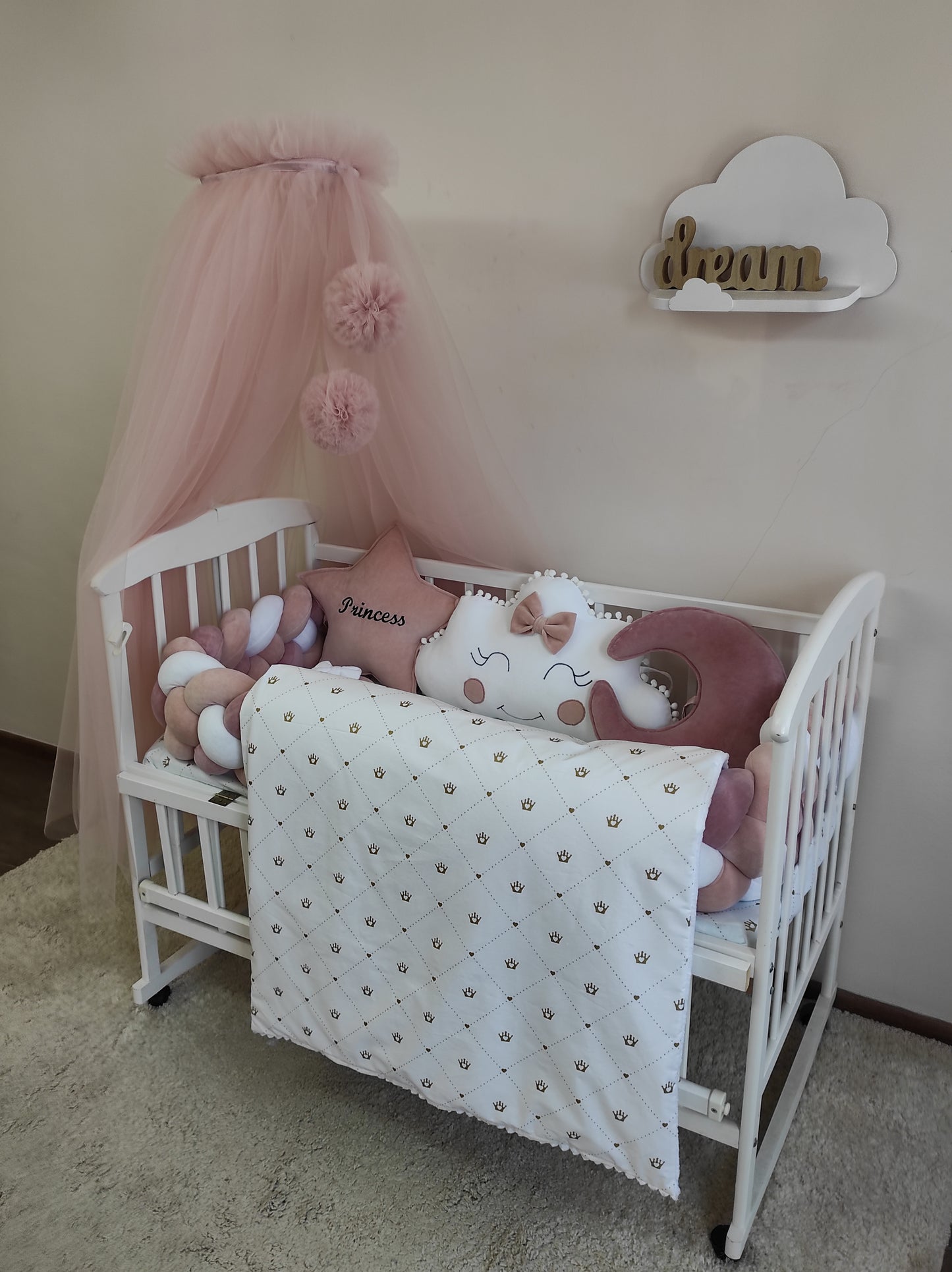 The Royal Lullaby: A Masterpiece of Comfort & Grace