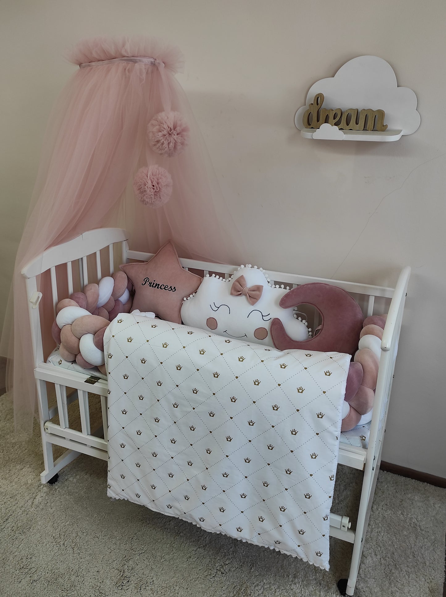 The Royal Lullaby: A Masterpiece of Comfort & Grace