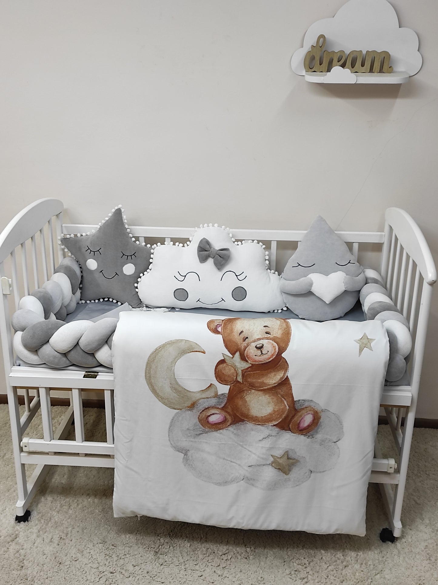 Starry Bear: Modern Minimalism & Celestial Comfort