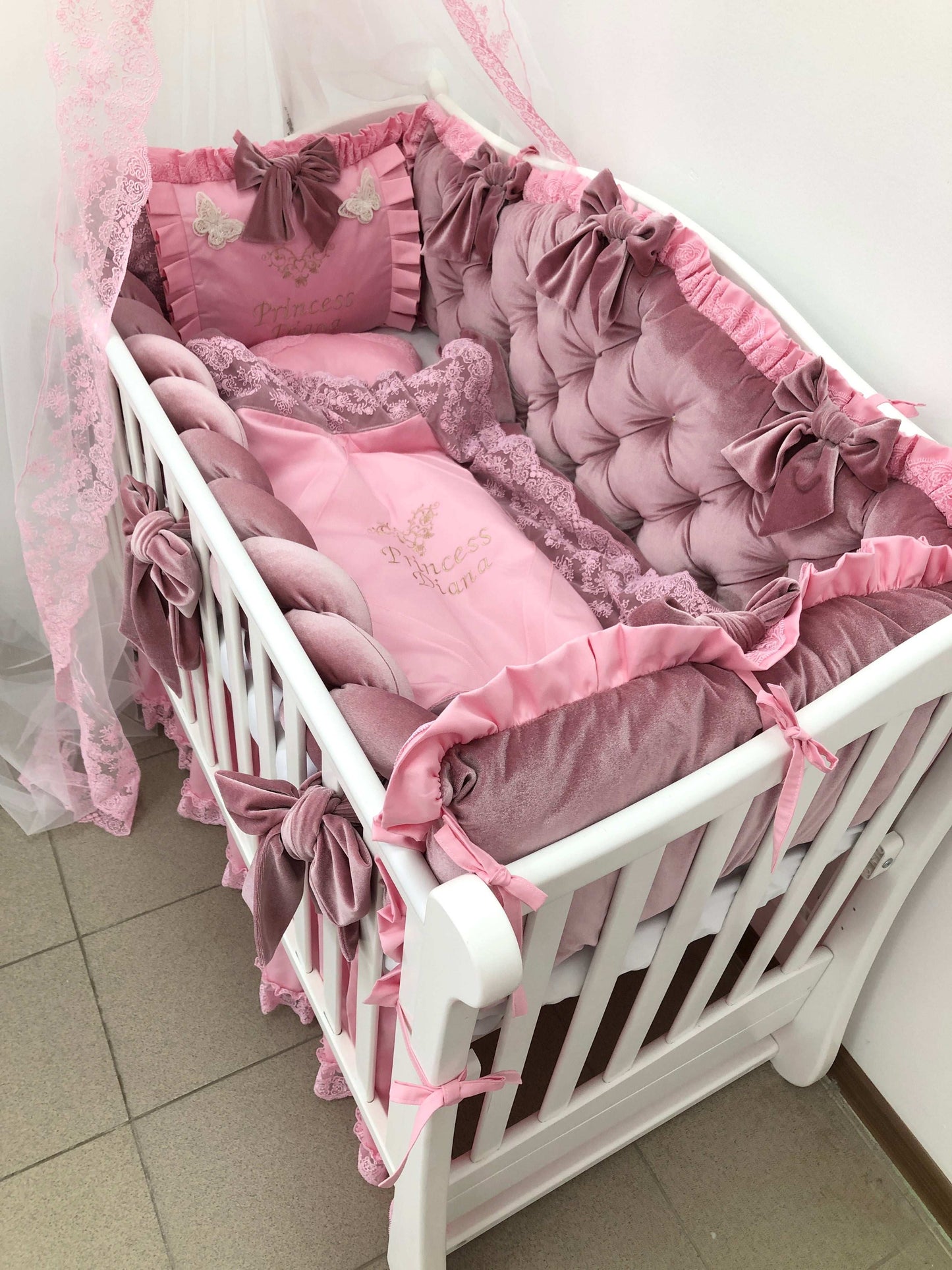 Royal Luxury Crib Bedding Set "Royal Rose"