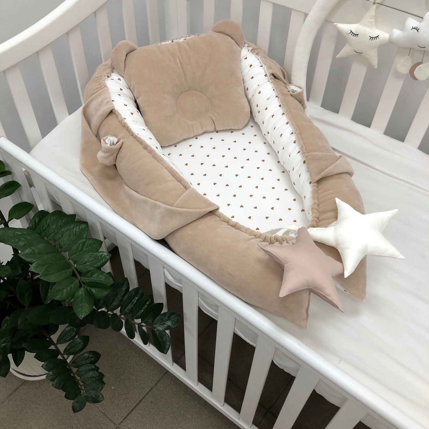 Baby Nest neutral  "Hearts & Toys"