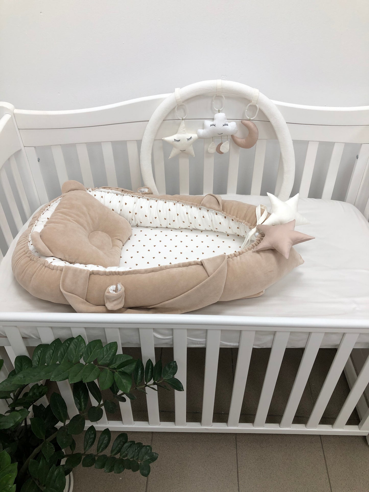 Baby Nest neutral  "Hearts & Toys"