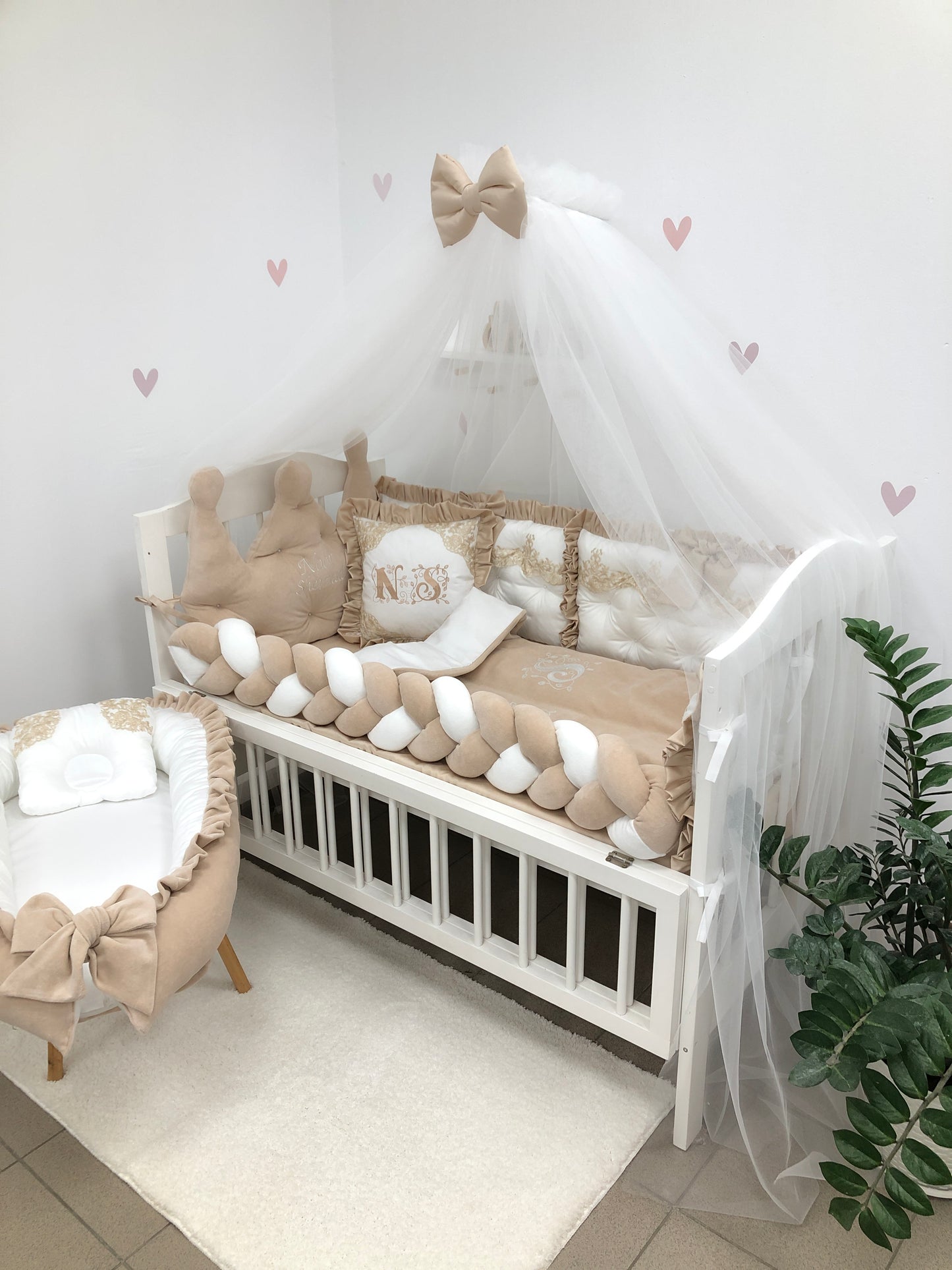 Royal Beige: Aristocratic Comfort & Velour Luxury