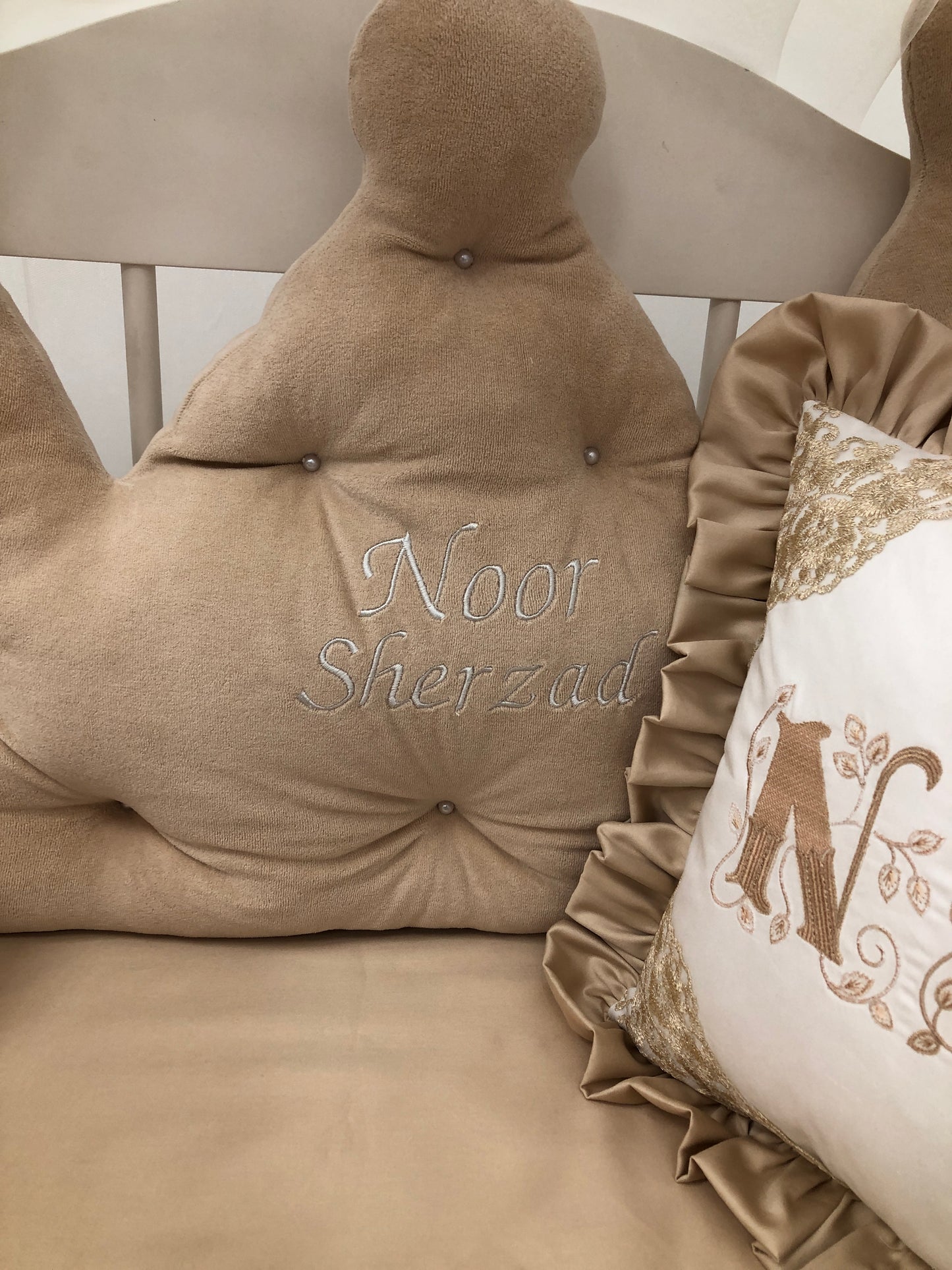 Royal Beige: Aristocratic Comfort & Velour Luxury