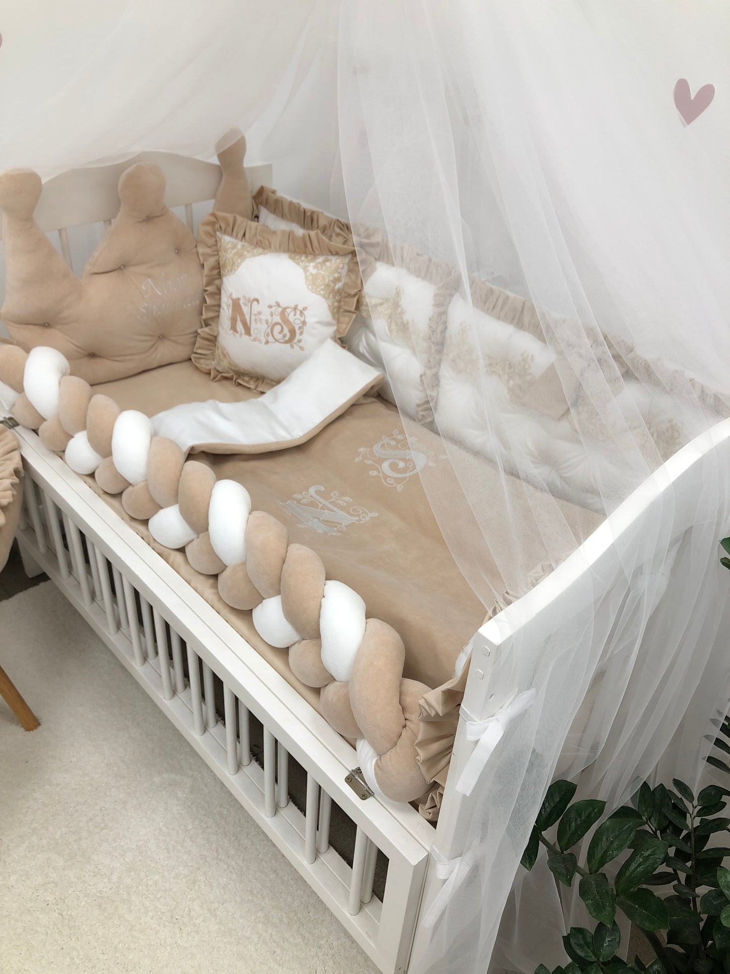 Royal Beige: Aristocratic Comfort & Velour Luxury