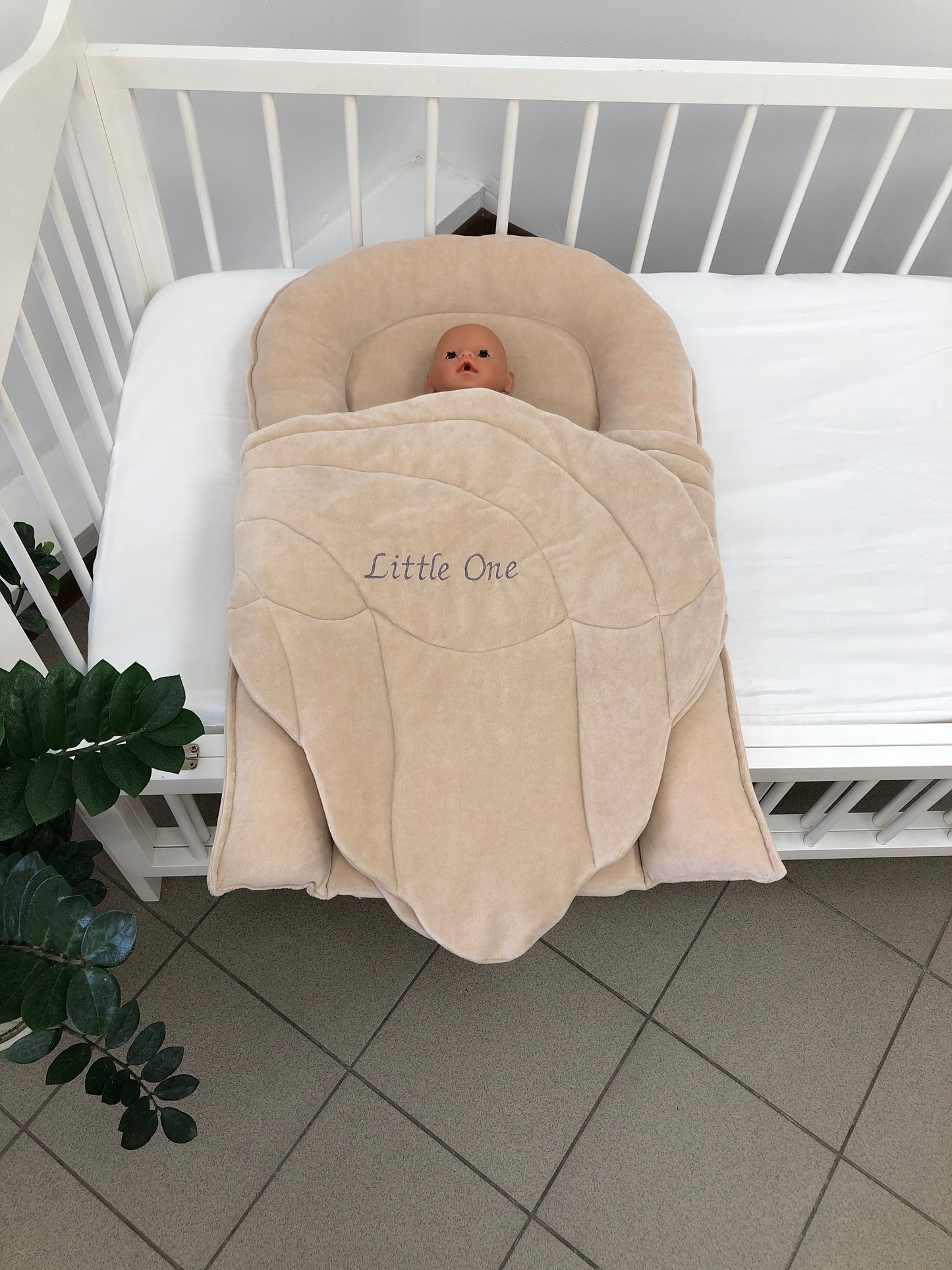 🤩 Personalized Baby Nest with Blanket Wings – Soft Velour Baby Lounger