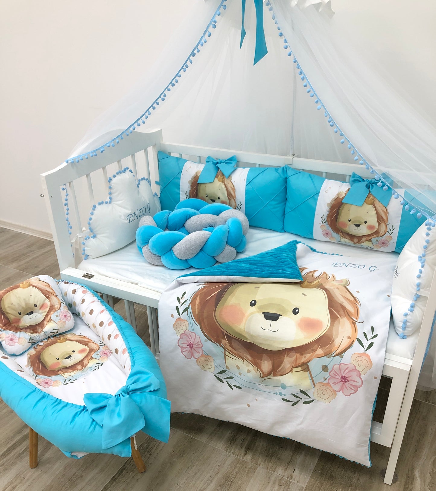 Crib set “Azure lion”