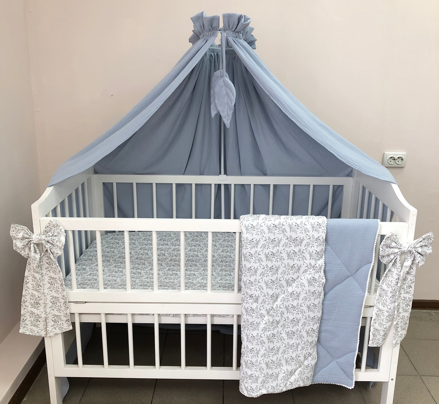 Blue Muslin Crib Bedding Set with Leaf Canopy, Reversible Quilt & Diaper Organizer