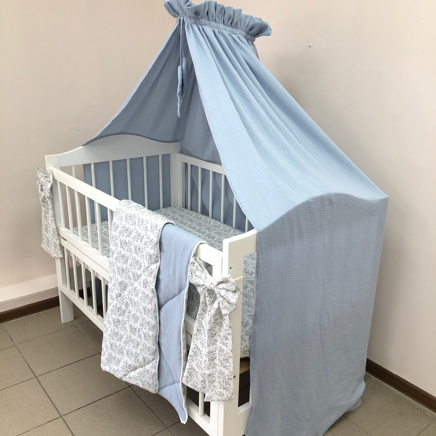 Blue Muslin Crib Bedding Set with Leaf Canopy, Reversible Quilt & Diaper Organizer