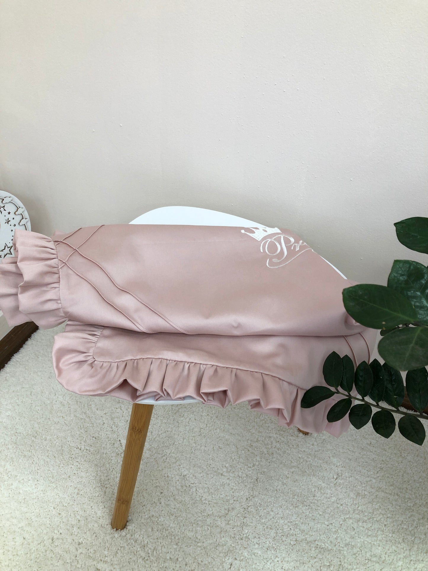 Royal Beige: Aristokratischer Komfort & Velours-Luxus