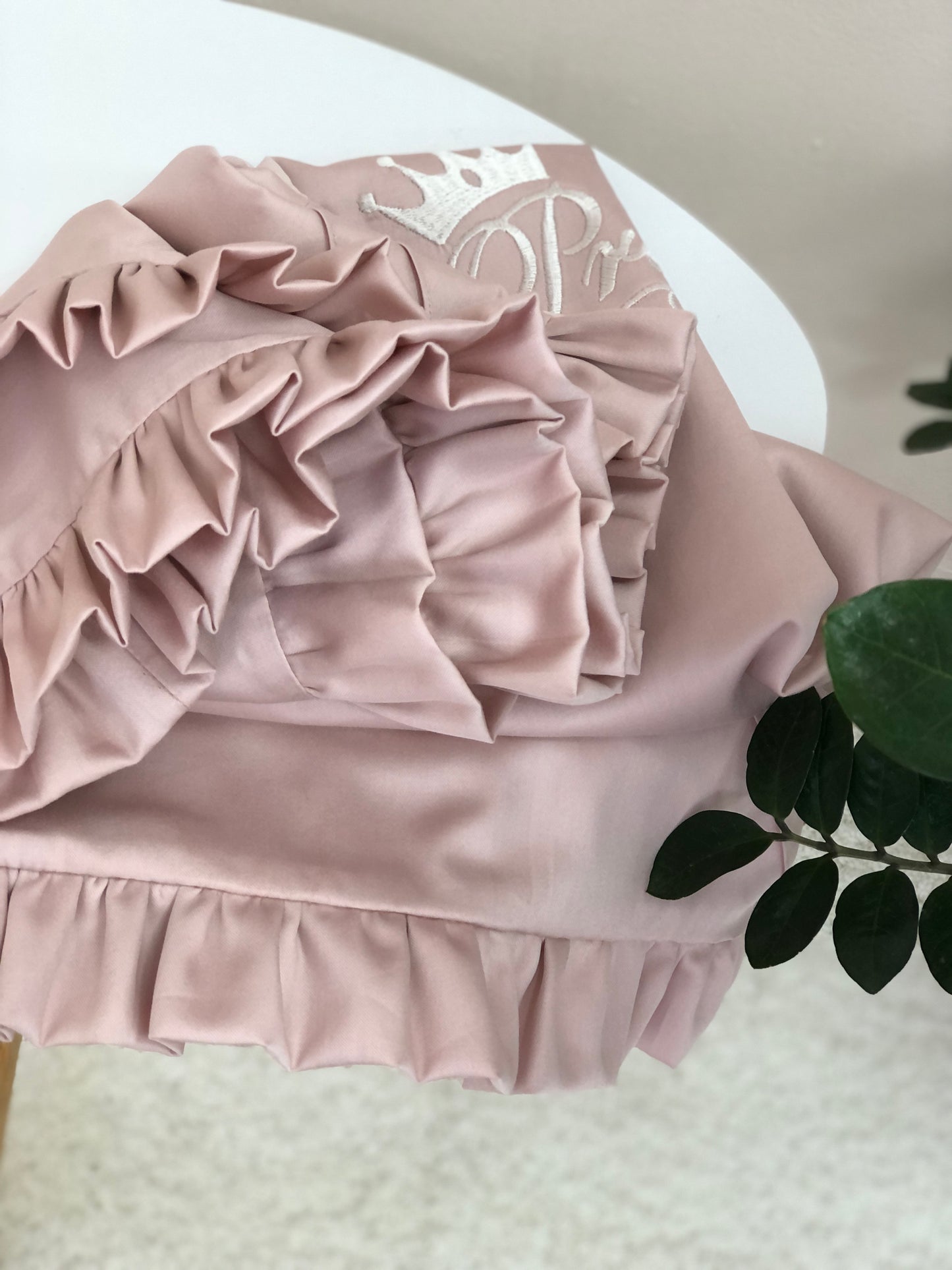 Royal Beige: Aristokratischer Komfort & Velours-Luxus