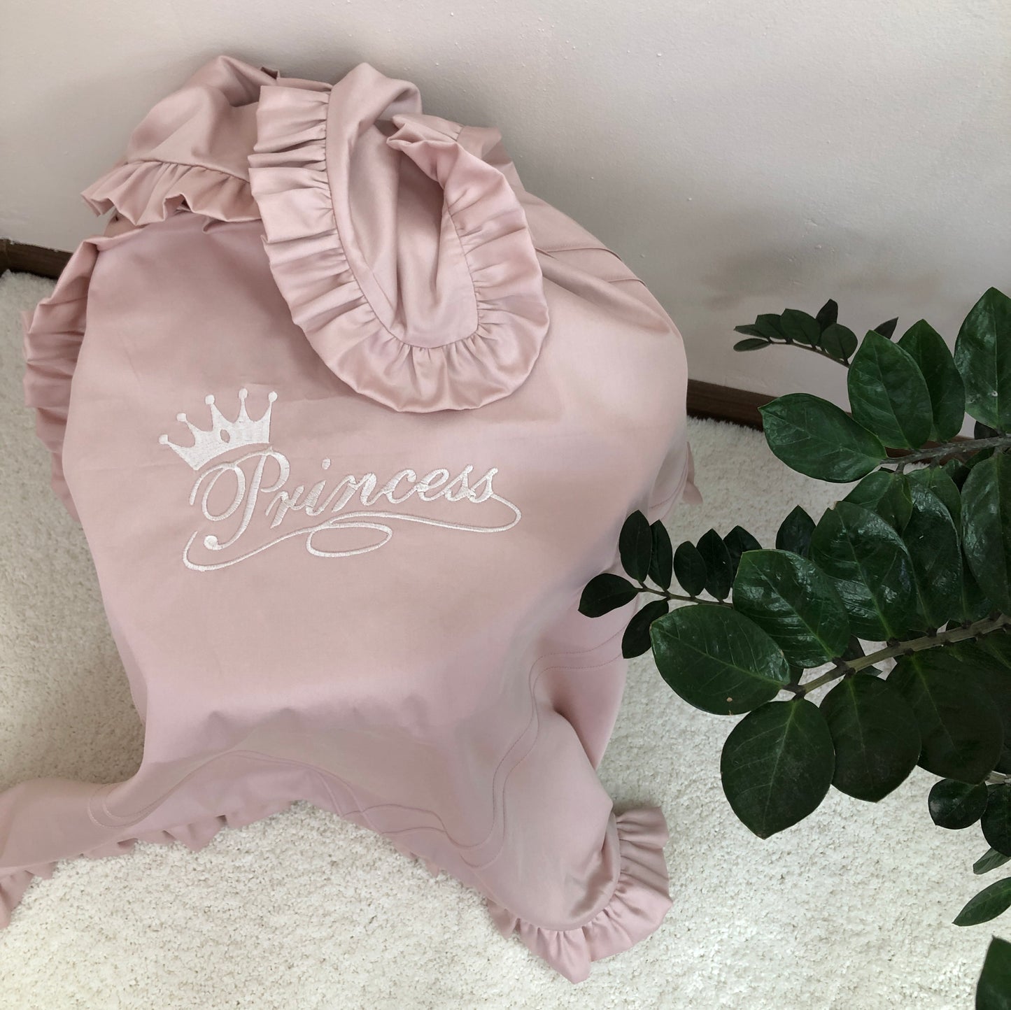 Royal Beige: Aristokratischer Komfort & Velours-Luxus