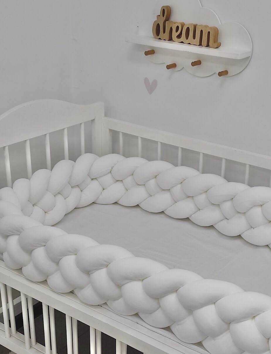 Geflochtene Kinderbettumrandung Farbe Beige und Milch